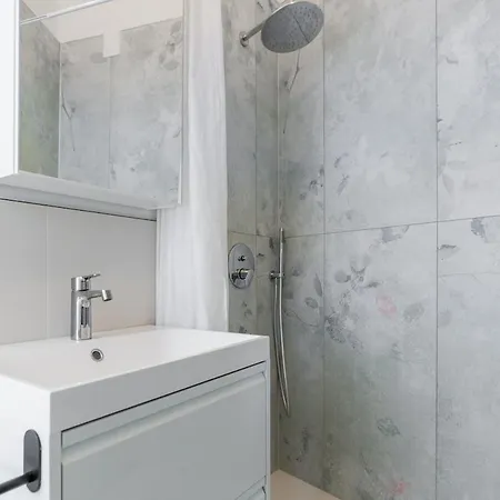 Urban Nest Flat Iron Apartment *
