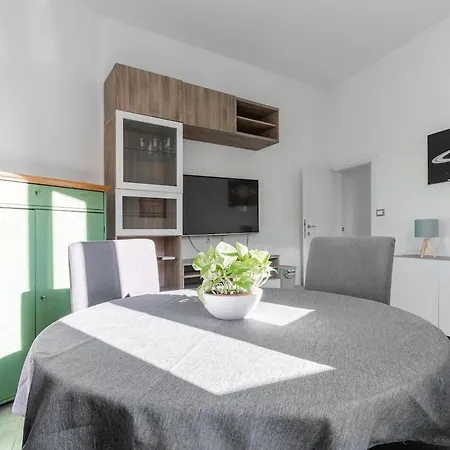 Urban Nest Flat Iron Apartment Bologna