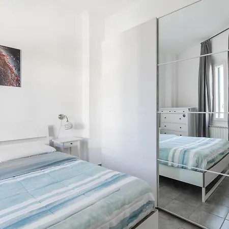 Urban Nest Flat Iron *