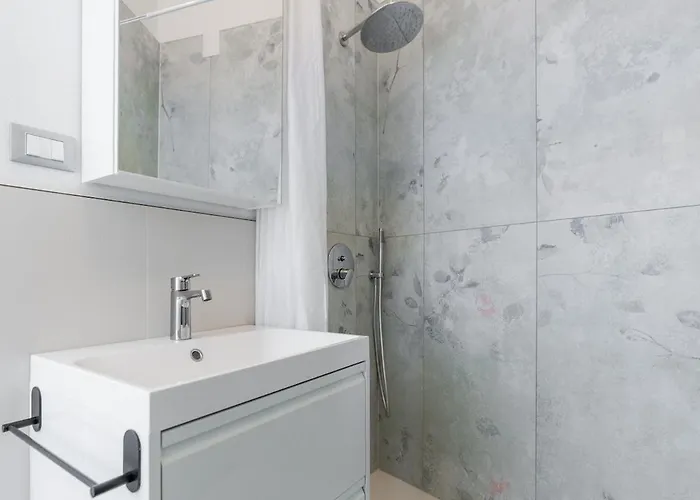 Urban Nest Flat Iron Apartment *